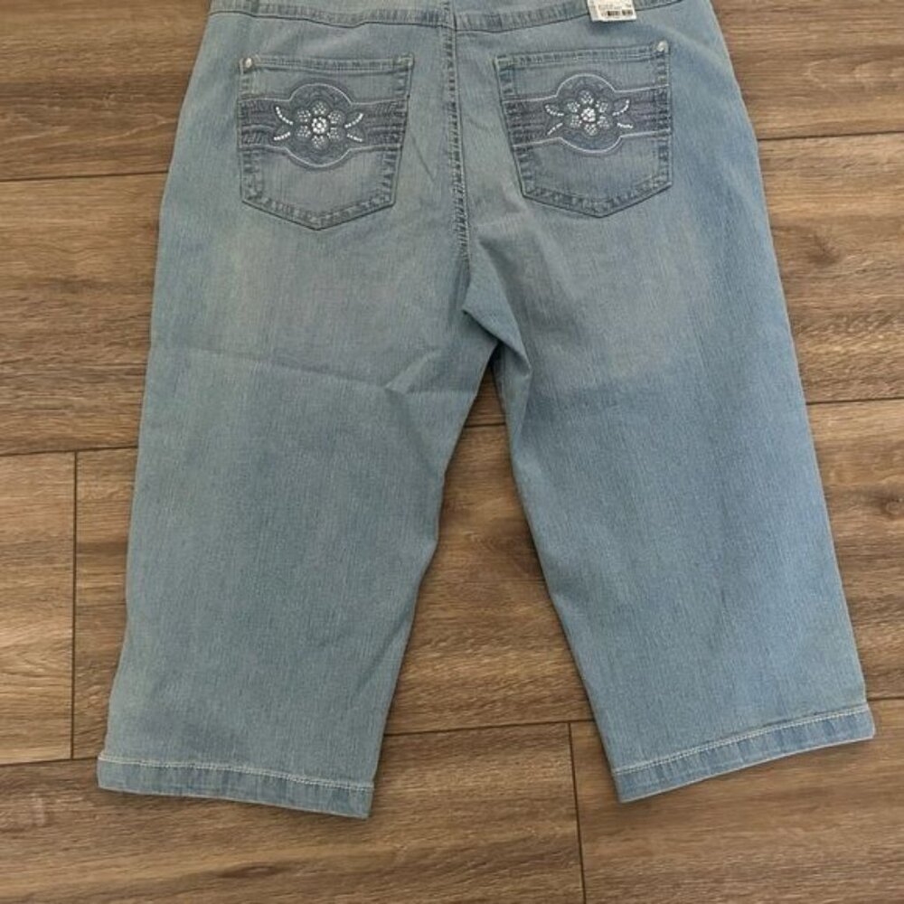 BandolinoBlu Sz 10 Stretch Cropped Denim Capri Jeans - Picture 11 of 16
